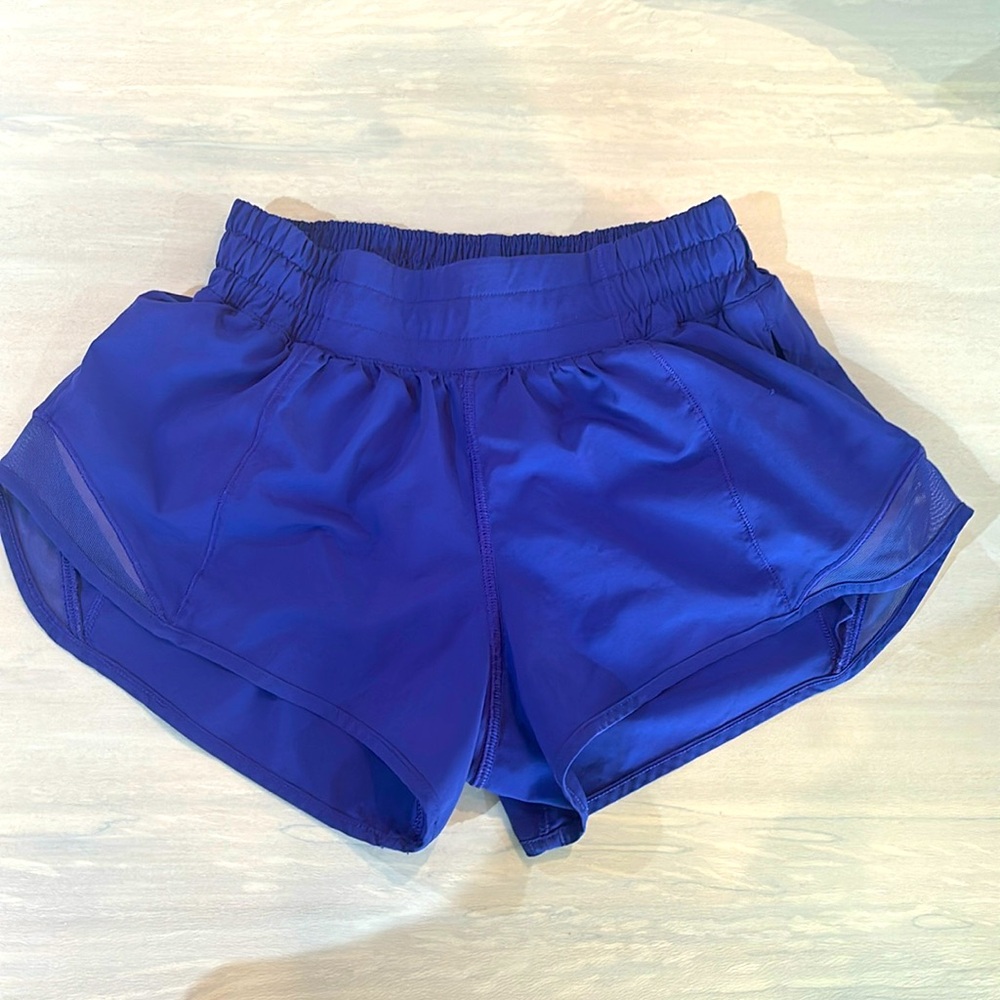 Lululemon Hotty Hot 2.5 shorts